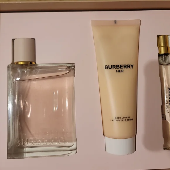 Burberry Gift Box - Picture 3 of 3